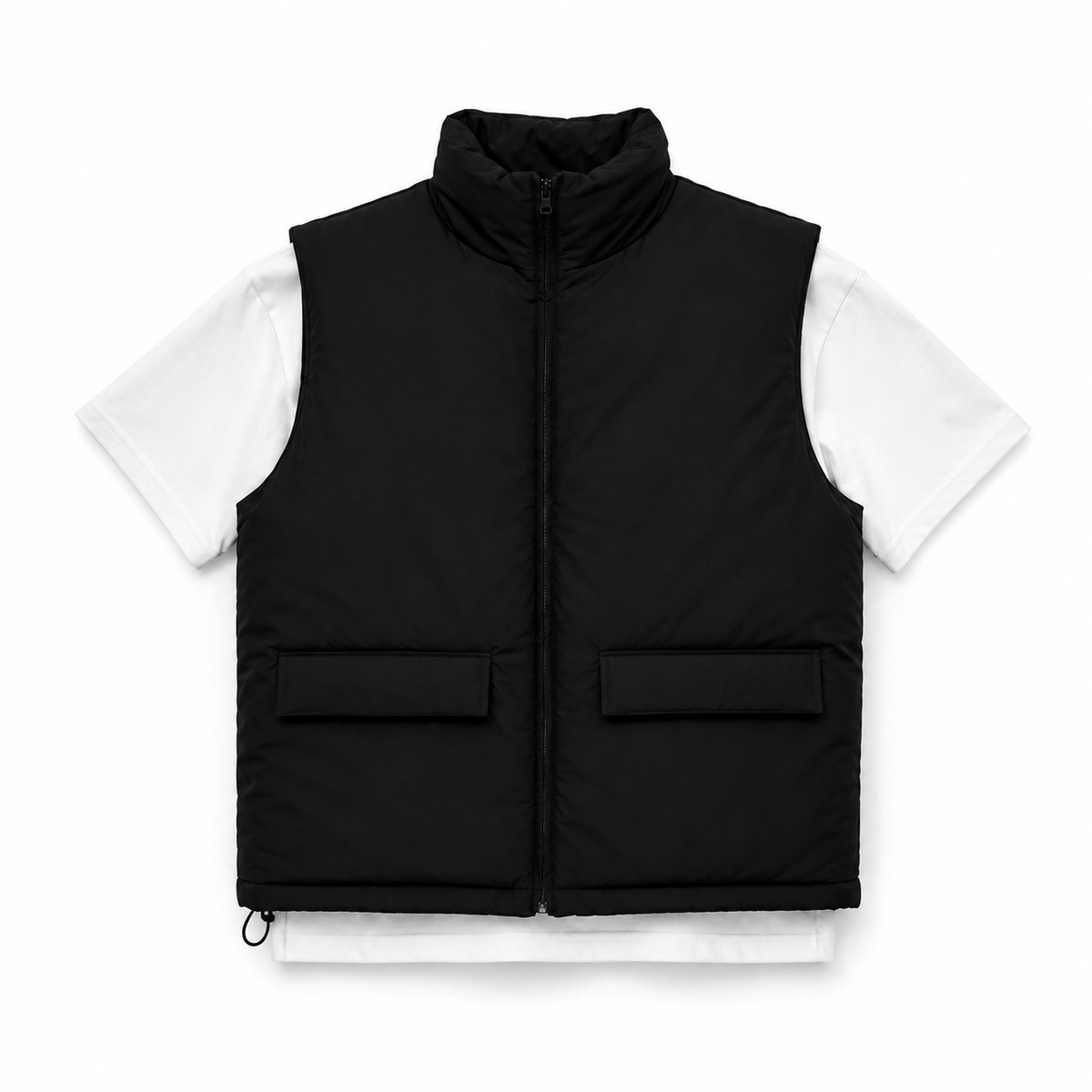 Ensemble gilet matelassé noir et t-shirt blanc, au design minimaliste et moderne. Une association simple et polyvalente pour un look casual.